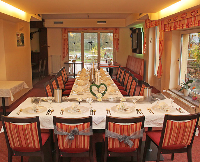 Das Landhotel Löwenbruch - Hochzeitstisch reich gedeckt im Restaurant »Zum Galloway«