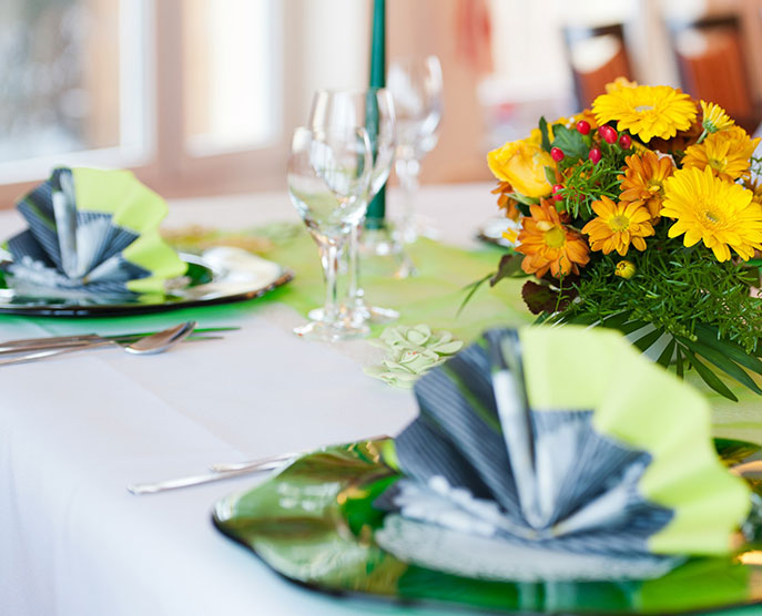 Das Restaurant »Zum Galloway« - Bild Tischdeko mit herrlichen Sommerblumen