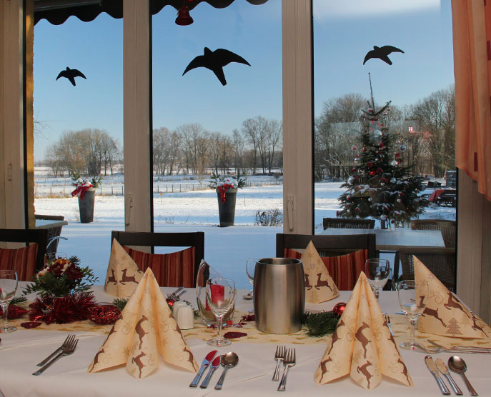 Das Restaurant »Zum Galloway« - Bild weihnachtliche Deko - bereit für die Gäste