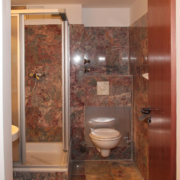 Bild 2-Bett-Apartment (27+47) - Ansicht Bad / Toilette