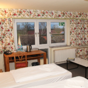Bild 3-Bett-Apartment (63) - Ansicht Betten und Sitzbereich