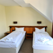 Bild 4-Bett-Apartment (42-52) - Ansicht Schlafen Hofseite - zwei Einzelbetten